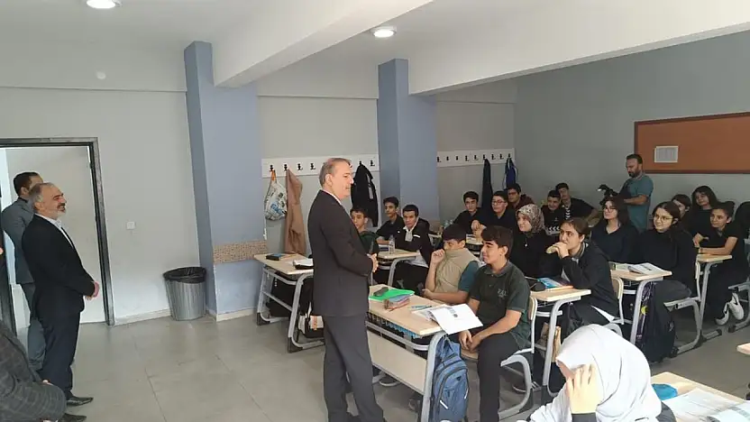 İl Müdürü Tosun, Esentepe Anadolu Lisesi öğrencileriyle bir araya geldi