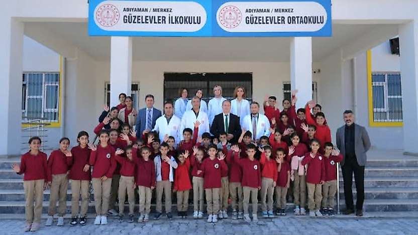 İl Müdürü Tosun Güzelevler İlk ve Ortaokulunda öğrenci ve öğretmenlerle bir araya geldi