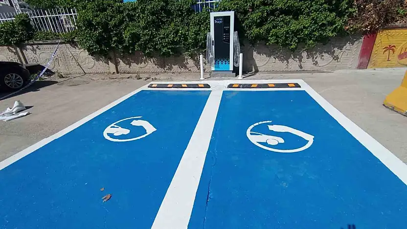 Kahta Belediyesi ilk akıllı şarj istasyonunu kurdu