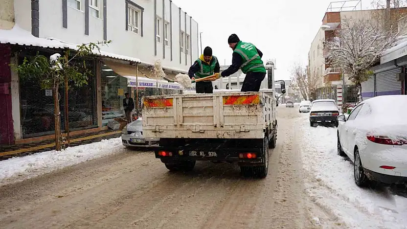 Kahta Belediyesi'nden kar yağışına karşı seferberlik