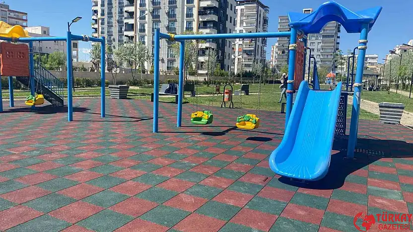 Kahta Belediyesi parkları yaza hazırlıyor