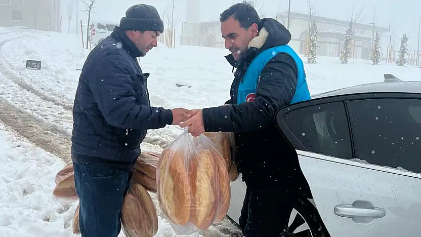 Kahta Belediyesinden vatandaşlara Sıcak yemek, çorba ve ekmek dağıtımı
