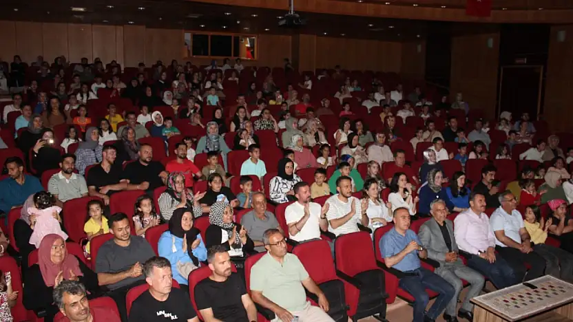 Kahta'da 'Hayat Boyu Öğrenme Haftası' kapsamında tiyatro gösterisi düzenlendi