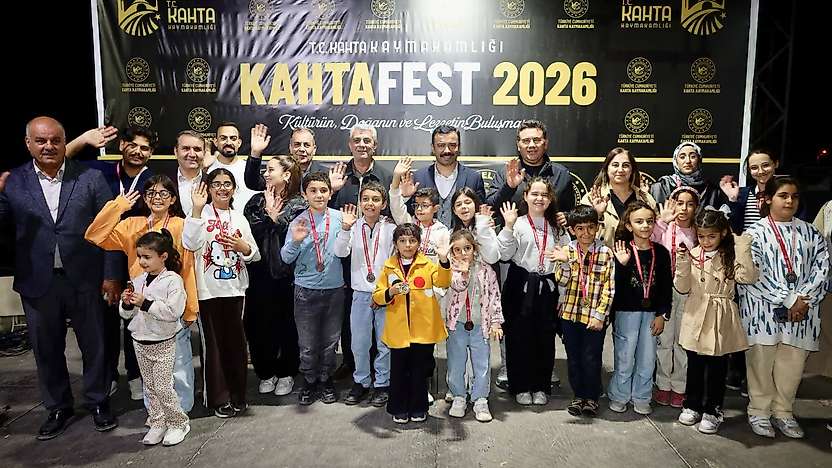 Kahta'da Mikrofon Sende Genç Yetenekler Yarışması düzenlendi