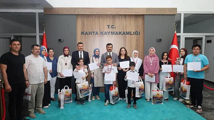 Kahta ilçesinde Şiir ve Kompozisyon yarışmamızda ödüller sahiplerini buldu