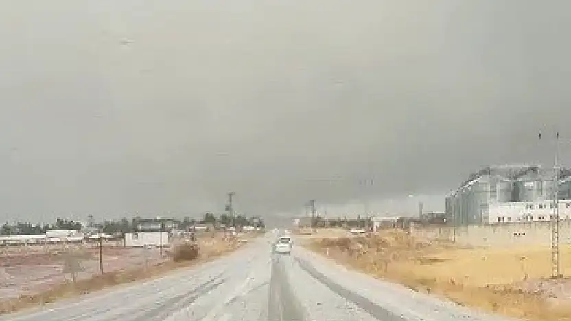 Kahta-Sincik yolunda dolu yağışı