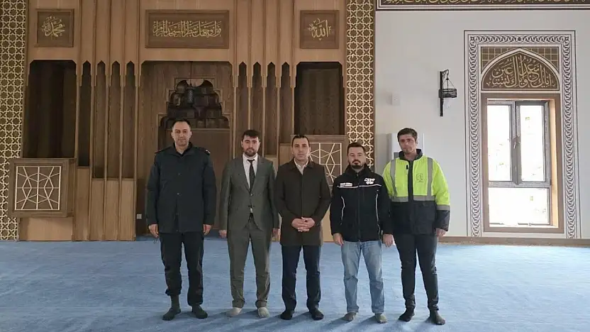 Kaymakam Algın, deprem konutları camisini inceledi