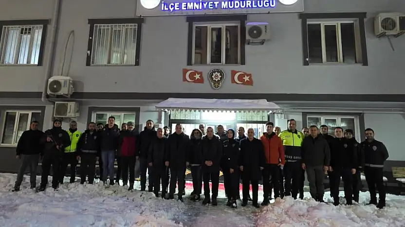 Kaymakam Algın, yılbaşı gecesi nöbet başındaki güvenlik güçlerini ziyaret etti