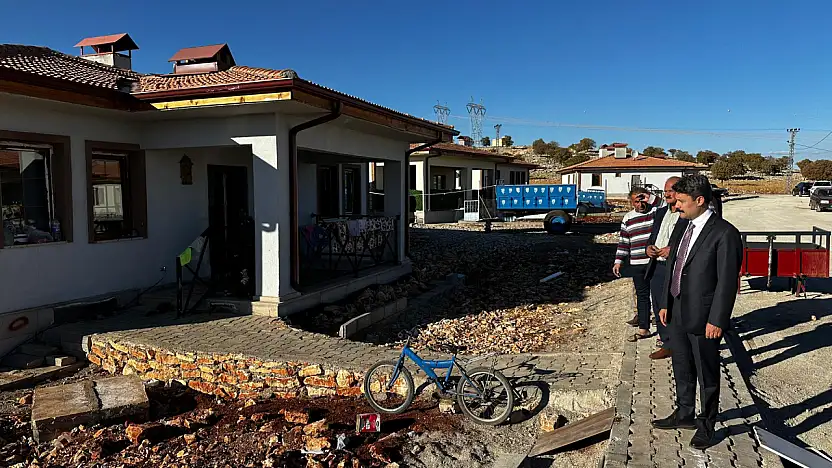 Kaymakam Aslan deprem konutlarını yerinde inceledi