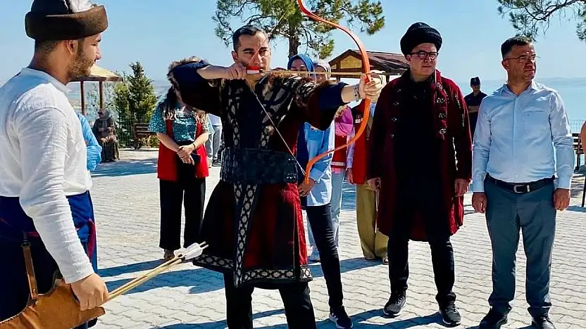 Kaymakam Gökçayır ve Başkan Fırat Türk Okçuluğu etkinliğine katıldı