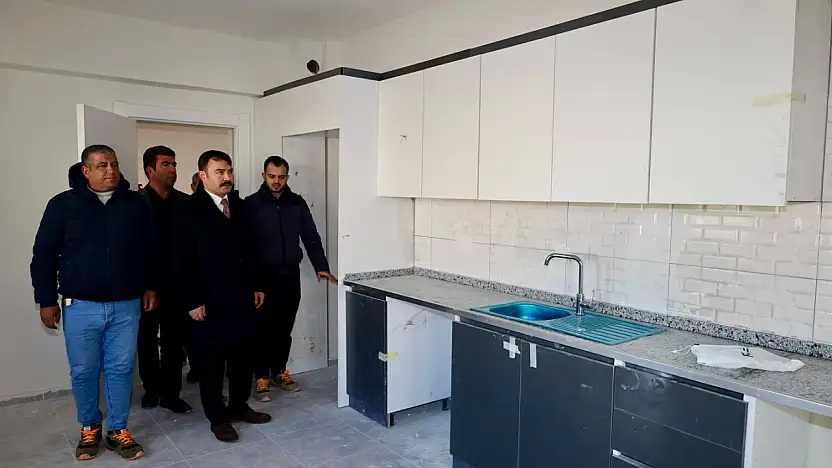Kaymakam Soysal Belören Köyü deprem konutlarında incelemelerde bulundu