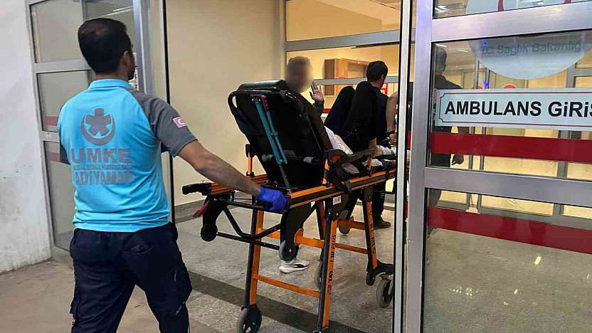 Kazara kendini bıçakladı
