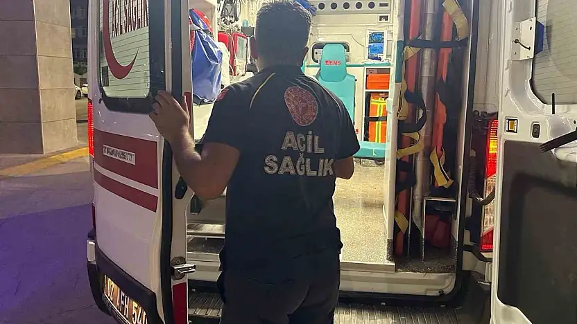 Kendini bıçaklayarak yaraladı