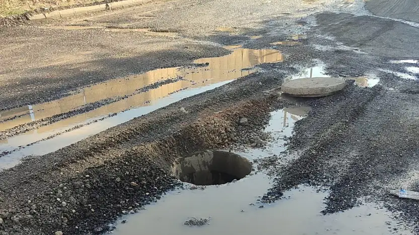 Lağım çukuru tehlike saçıyor