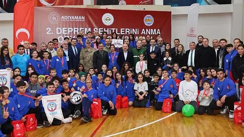 Madalyalar deprem şehitlerinin anısına verildi