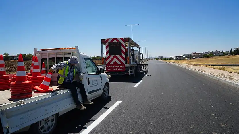 Mersin Caddesi'nde Yol Çizgi ve Trafik İşaretleme Çalışmaları Başladı