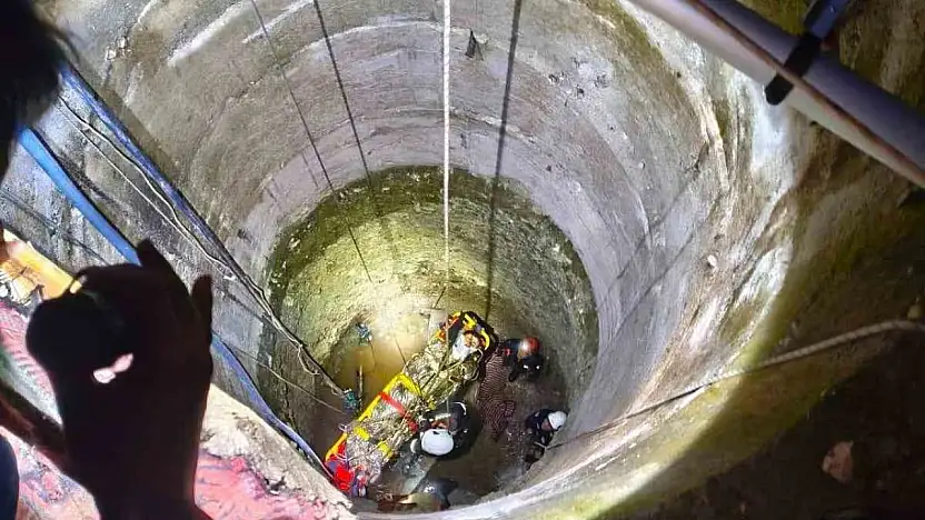 Metrelerce derinlikteki kuyuya düşen genç operasyonla kurtarıldı