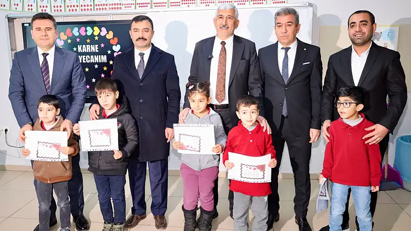 Mevlana İlkokulu öğrencileri Karne Sevinci yaşadı