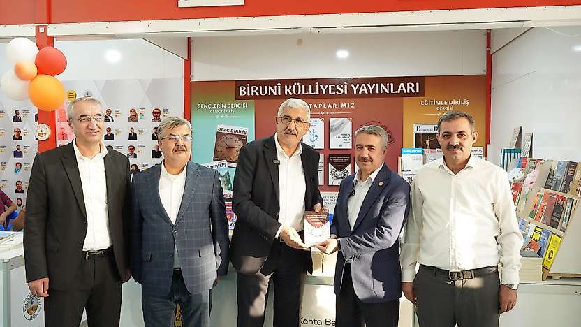 Milletvekili Alkayış, Kahta'daki 2. Kitap Fuarını ziyaret etti