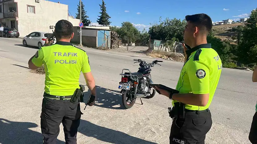Motosiklet ile kamyonet çarpıştı: 1 yaralı