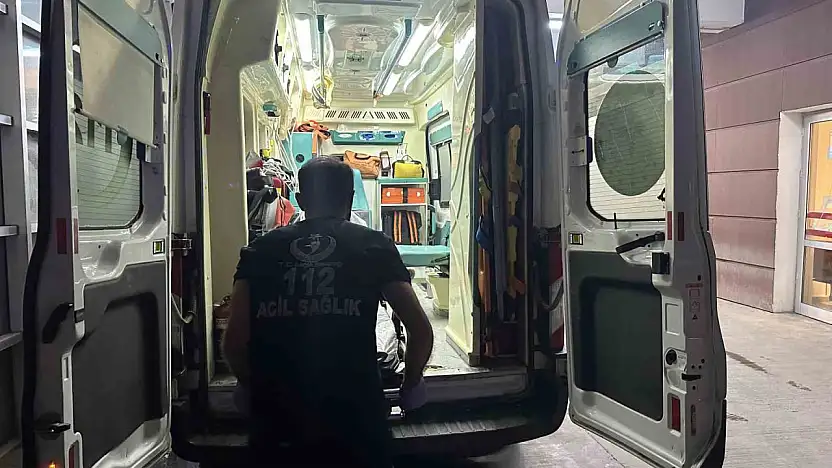 Motosiklet yayaya çarptı: 1'i ağır 2 yaralı