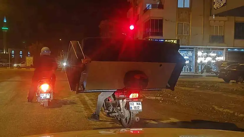 Motosikletle koltuk taşıyan yabancı uyruklu sürücü cezadan kaçamadı