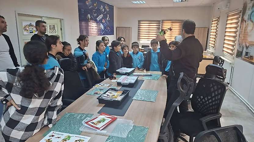 Örentaş Şehit Yusuf Ortaokulu Öğrencilerinden Yenilikçi Eğitim Merkezine Ziyaret