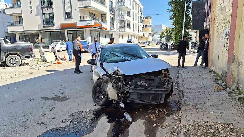 Adıyaman'da otomobil ile kamyonet çarpıştı 1'i ağır 2 yaralı