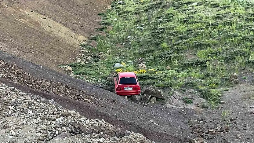Otomobil şarampole yuvarlandı: 2'si çocuk 7 yaralı