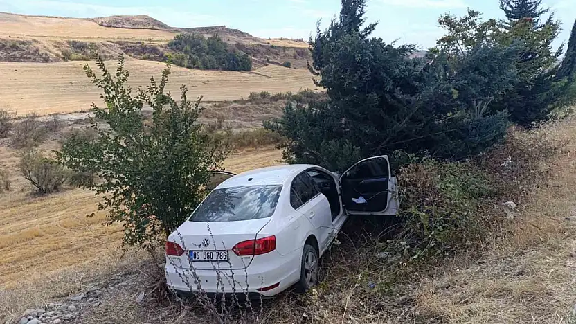 Otomobil şarampole yuvarlandı: 2 yaralı