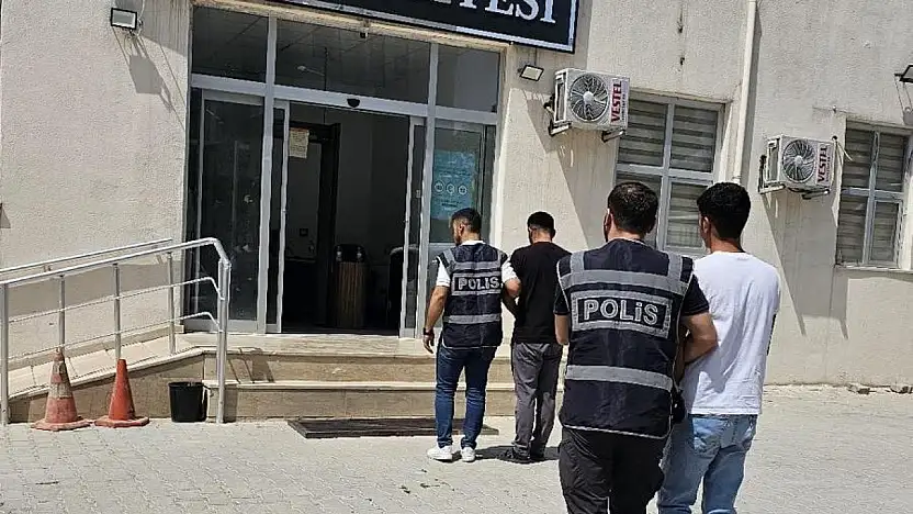 Otomobilin ses sistemlerini çalan şahıslar yakalandı