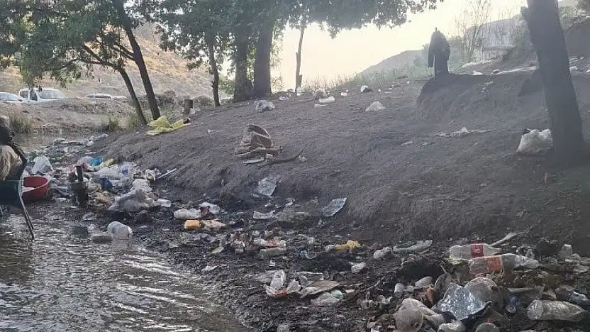 Piknik alanı çöplüğe döndü