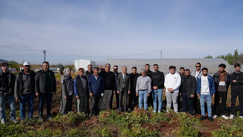 Rektör Keleş Üniversite tarafından üretilen yer fıstığı hasadına katıldı