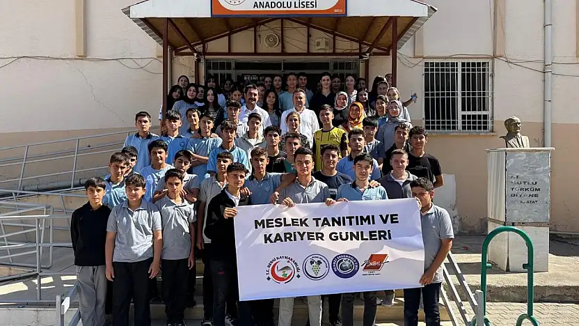 Şahin meslek tanıtımı ve kariyer günü etkinliğinde öğrencilerle bir araya geldi