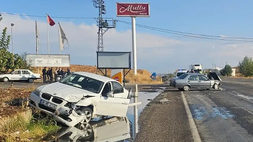 Şambayat'ta iki otomobil çarpıştı: 1 yaralı