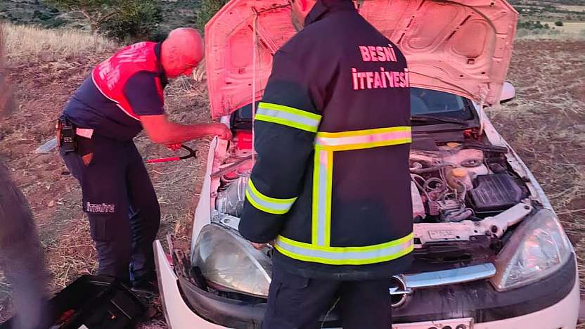 Şarampole yuvarlanıp alev aldı: 1 yaralı