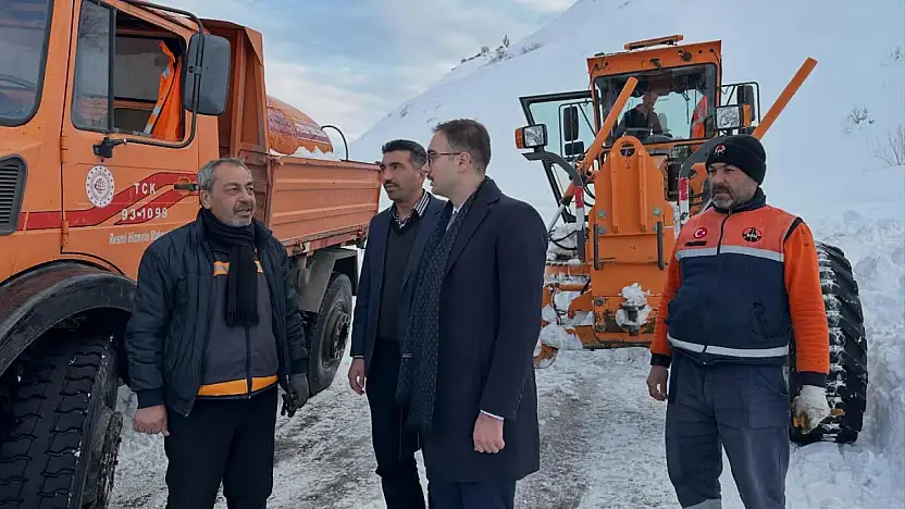 Sincik Malatya yolunda yol açma çalışmaları devam ediyor