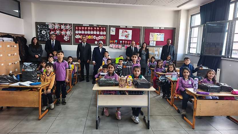Sümeyye Şafak Yusufoğlu'ndan 700 Öğrenciye Cumhuriyet Bayramı Sürprizi