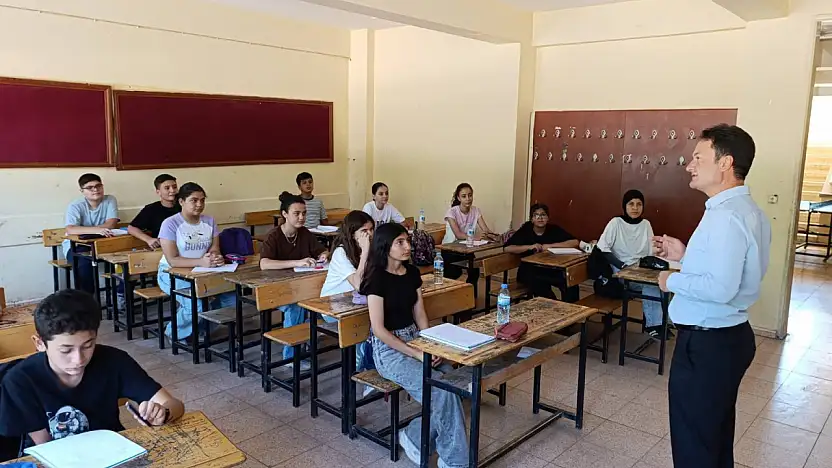 Torun, Yaz DYK Kursları ve LGS Tercih Bürolarını ziyaret etti