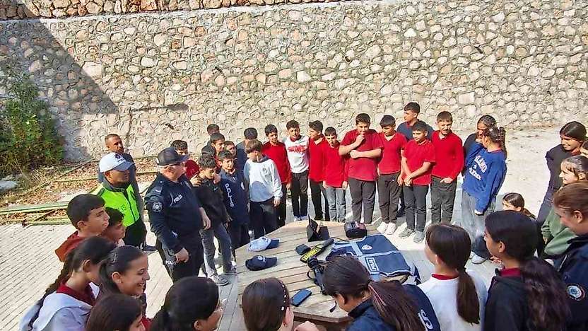 Tut'ta ortaokul öğrencilerine trafik eğitimi verildi