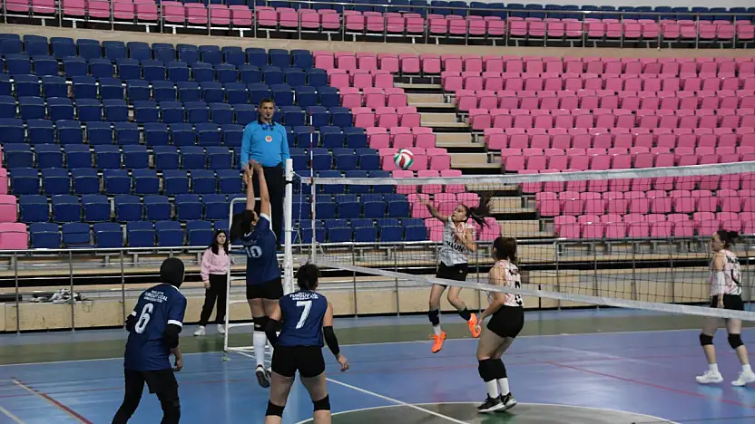 ÜNİLİG Voleybol Türkiye şampiyonası Adıyaman'da start aldı