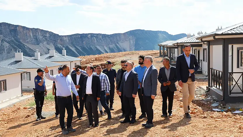Vali Varol Boyundere Köyünde konutları inceledi
