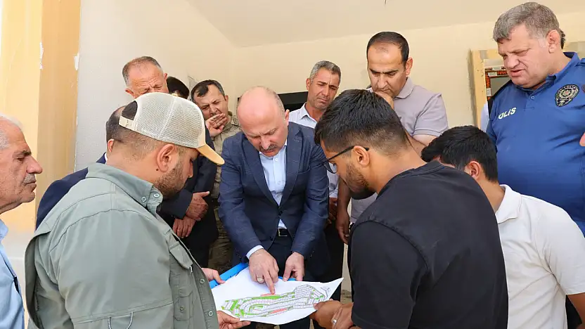 Vali Varol, Çelikhan'da Kırsalda yapılan köy evlerinde incelemelerde bulundu