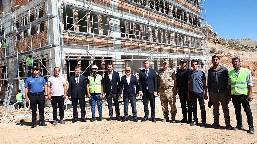 Vali Varol Gerger'de TOKİ Konutlarında incelemelerde bulundu