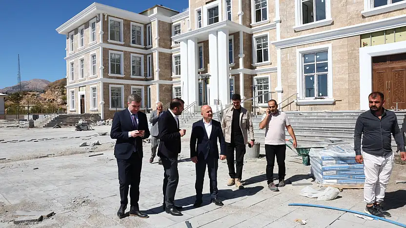 Vali Varol Gerger Kaymakamlığı yeni hizmet binasında incelemelerde bulundu