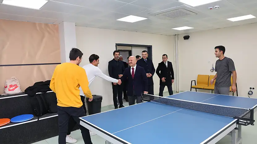 Vali Varol Gölbaşı Gençlik Merkezinde gençlerle bir araya geldi