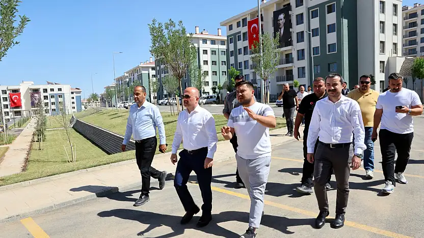 Vali Varol İndere kalıcı deprem konutlarında incelemelerde bulundu