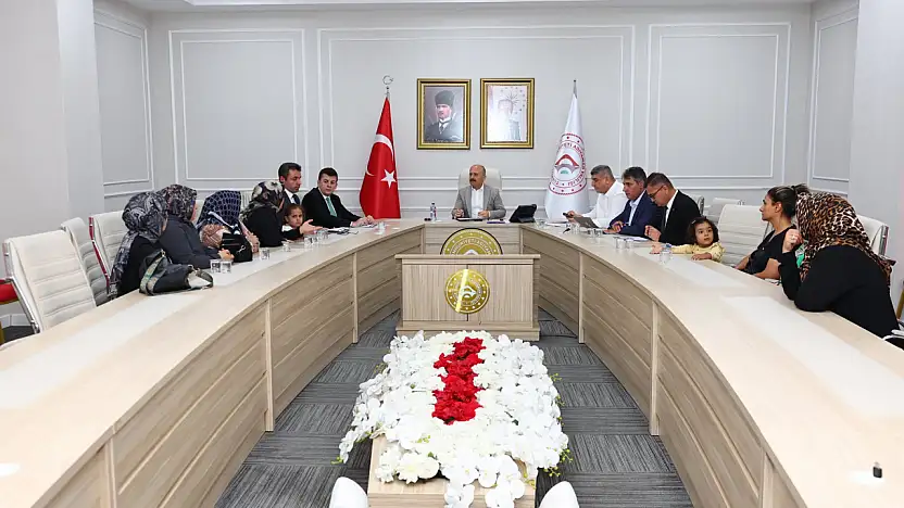 Vali Varol iş arayan vatandaşlarla bir araya geldi