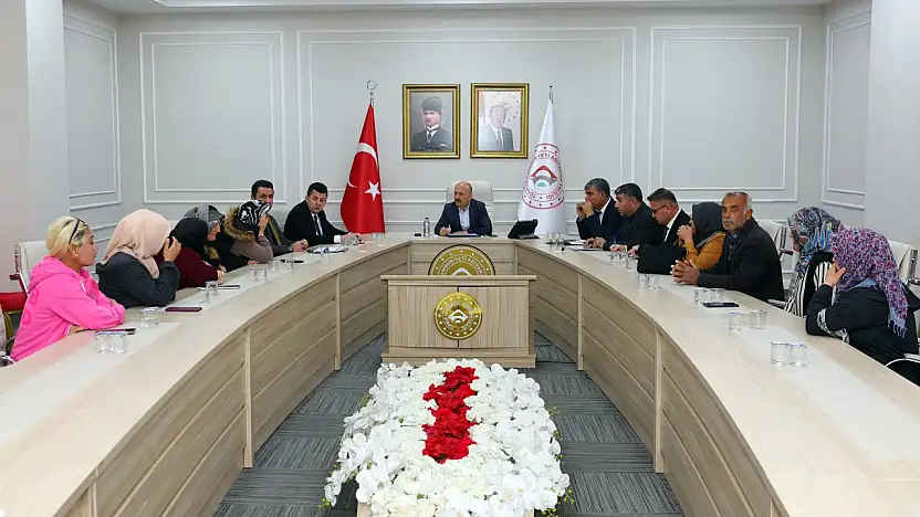 Vali Varol iş arayan vatandaşları ağırladı