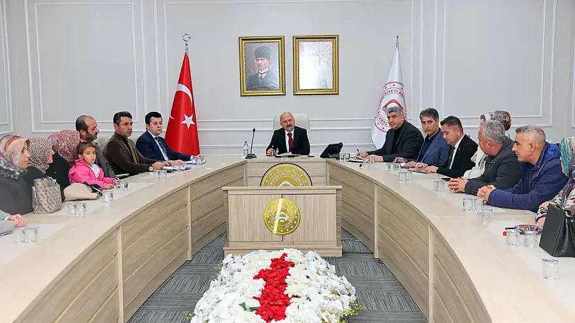 Vali Varol, İş arayan vatandaşlarla bir araya geldi